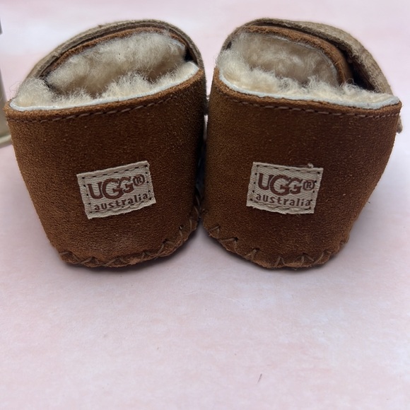 Ugg - Picture 4 of 6